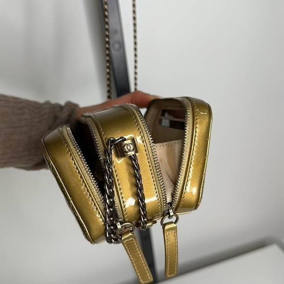 CHANEL Mini Coco Boy Camera Bag Patent Antique Gold Color Limited edition - Picture 6 of 10
